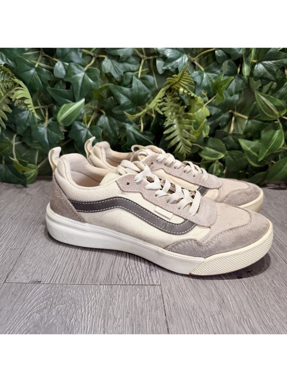 Vans Women's White Range EXP Low-top Sneakers Size 9 Casual Streetwear